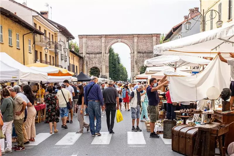 mercato dell'antiquariato di Cherasco