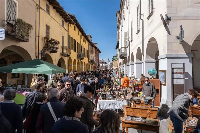 mercato antiquariato