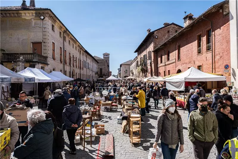 mercato dell'antiquariato di Cherasco