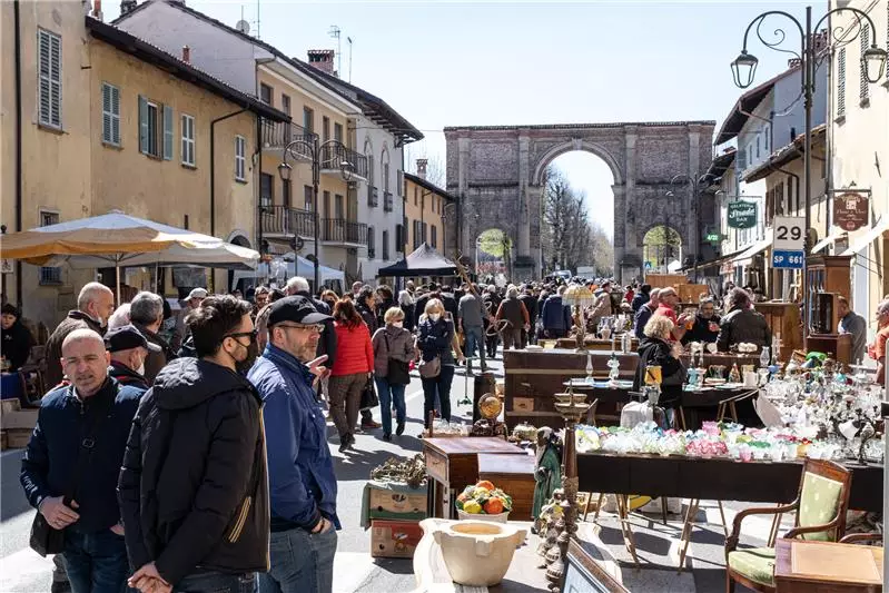 mercato dell'antiquariato