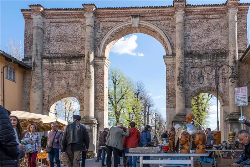 mercato antiquariato