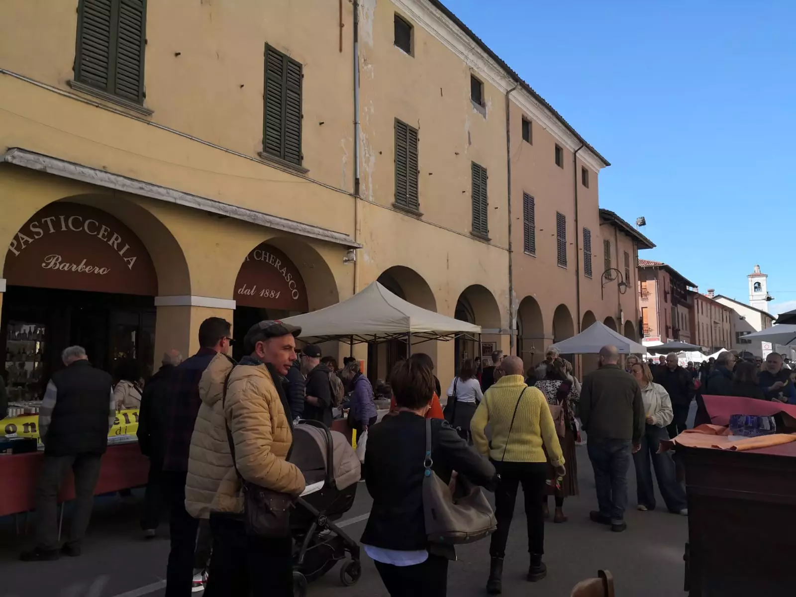 mercato dell'antiquariato di Cherasco